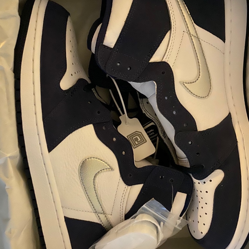 Air Jordan 1 White Metallic Silver Men’s size 11